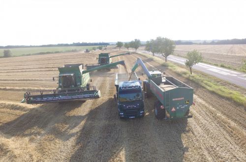 žně - pro naše zákazníky zajišťujeme výsev i sklizeň hospodářských plodin.